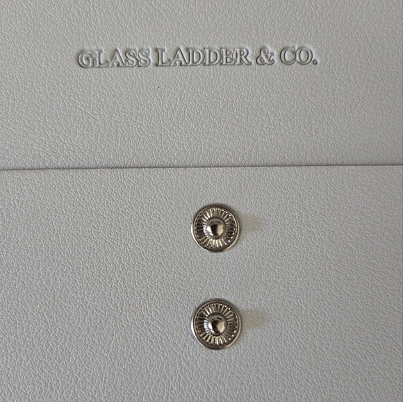 Gray Professional Portfolio By GLASS LADDER AND CO - Picture 5 of 6